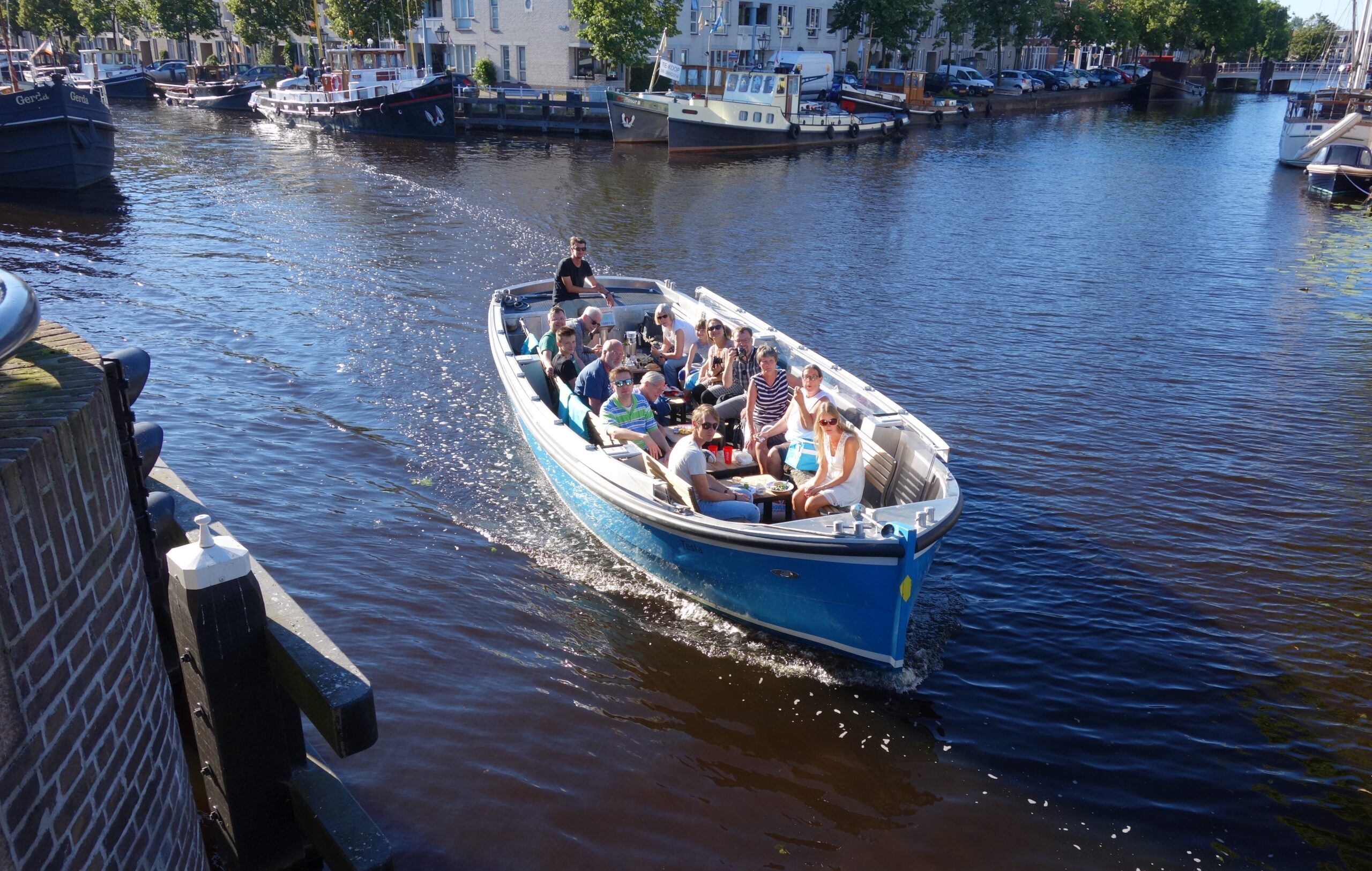 Rondvaart of groepsvaart met Bootjes en Broodjes Leiden